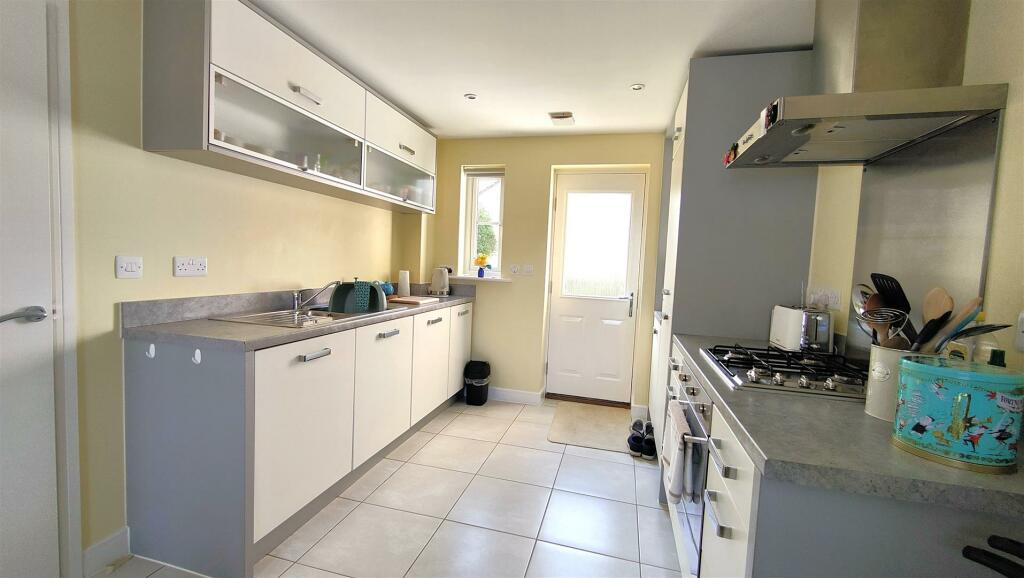 Kitchen 1.jpg
