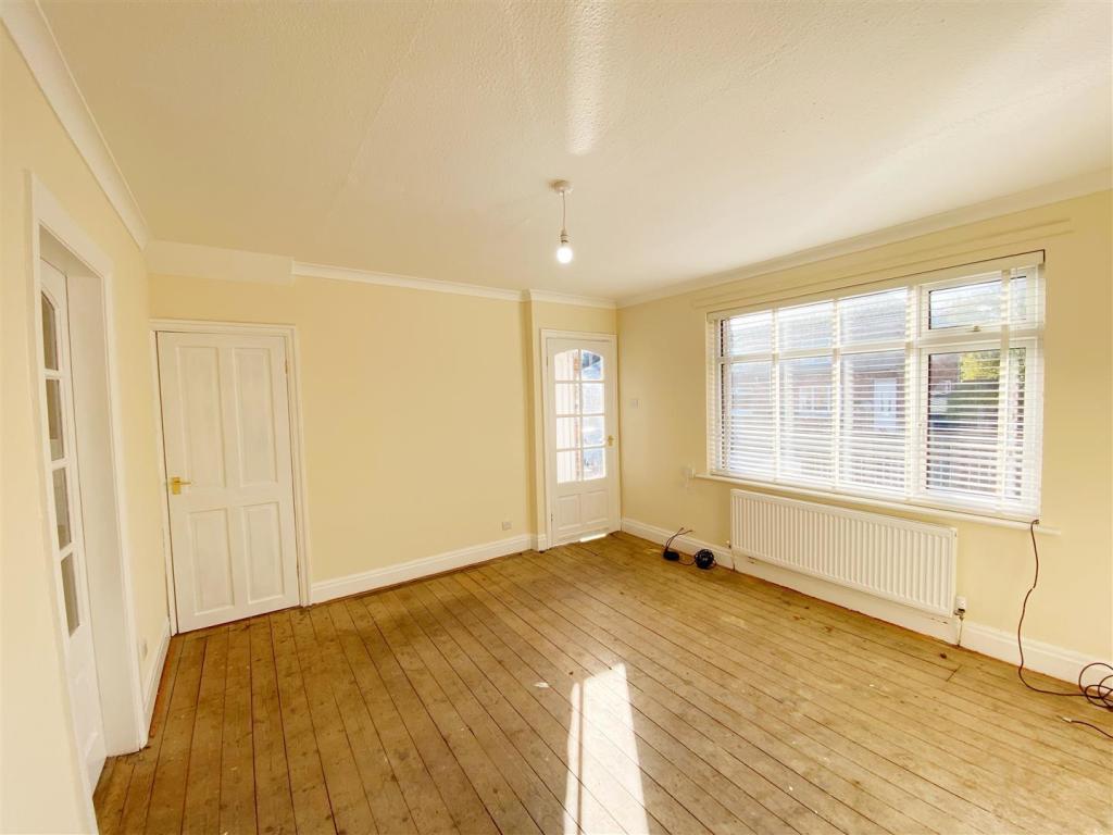 Lounge 2.jpg