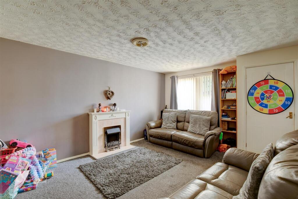 8 Penkridge Road (1).jpg