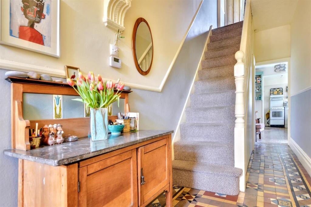 Entrance Hall_2.jpeg