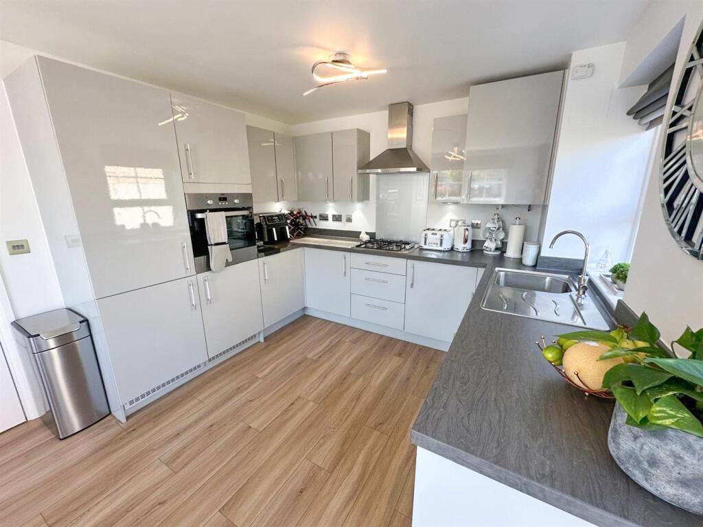 Three bed detached property, Silsden 11