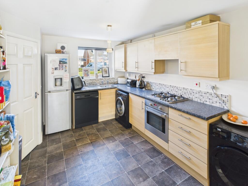 CAM04233G0-PR0016-STILL002