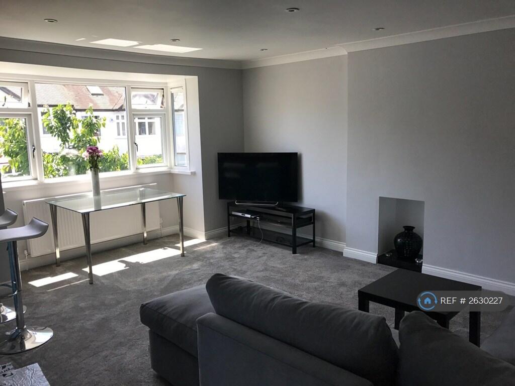 Open Lounger/ Kitchen