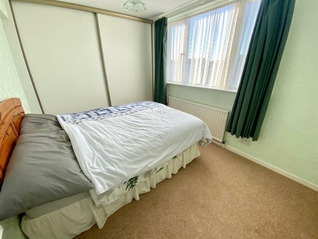 meadow lane 16 bed 1.jpg