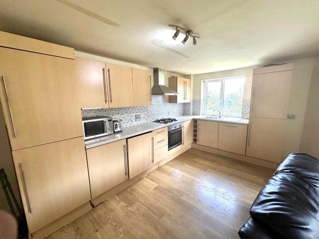 4 park mews kitchen 2.jpeg