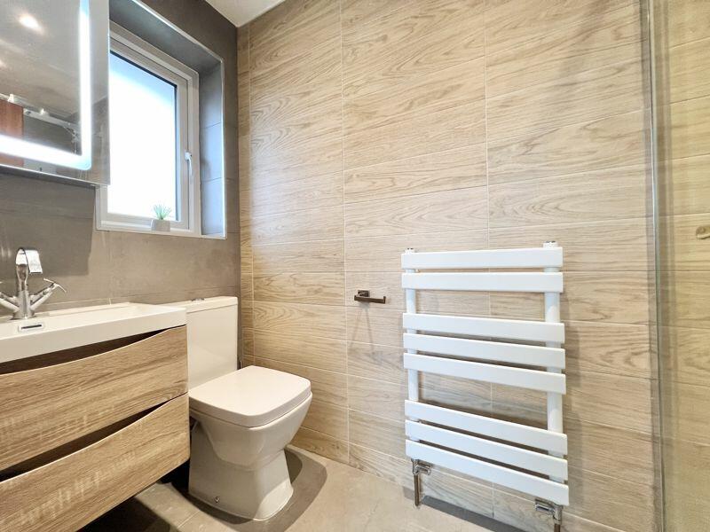 EN SUITE