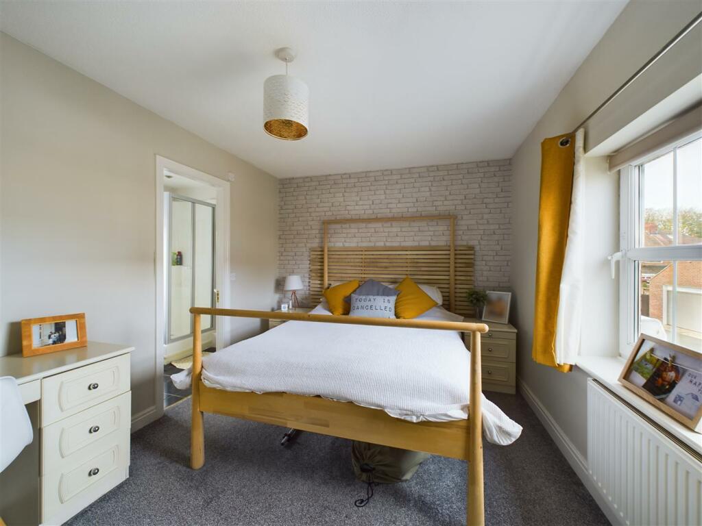 BEDROOM 2