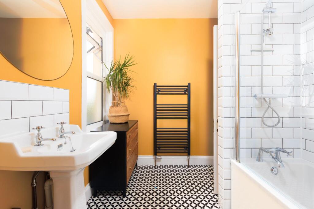 52 Newbridge Road-16.jpg