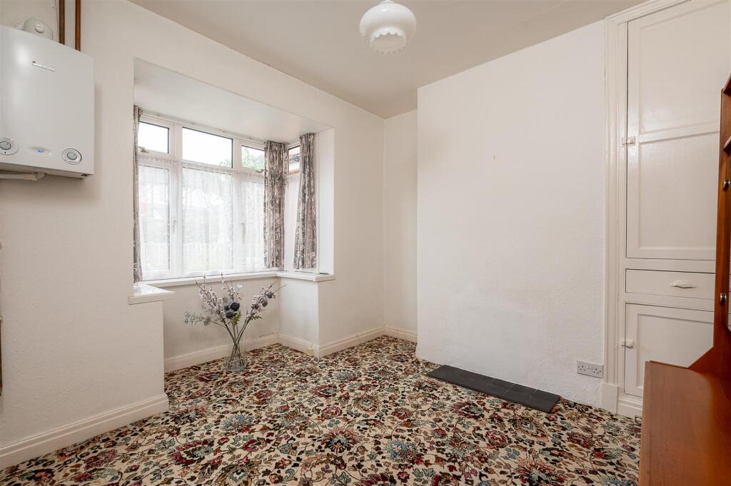 5 Thirlmere Dr-6.jpg