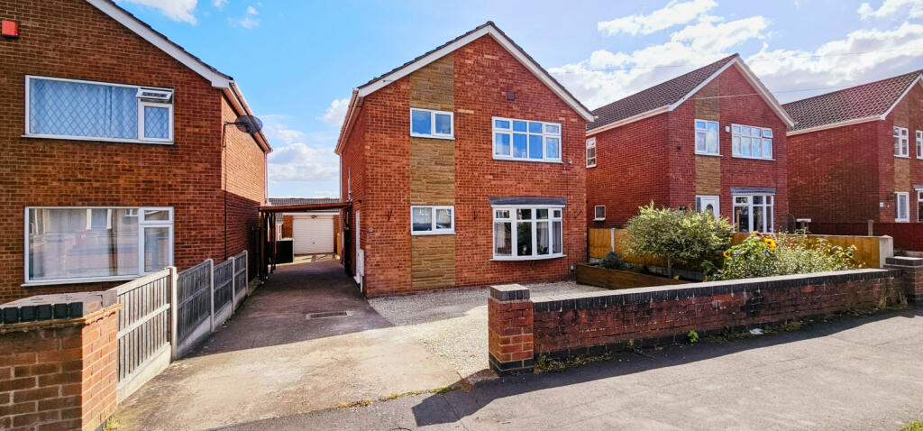 *** Reduced to sell ***Detached Large 3 bedroom p