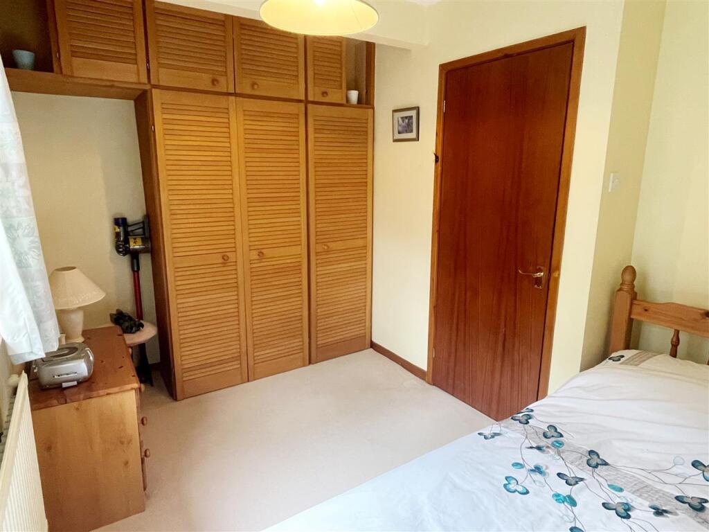 Bed 3a.JPG