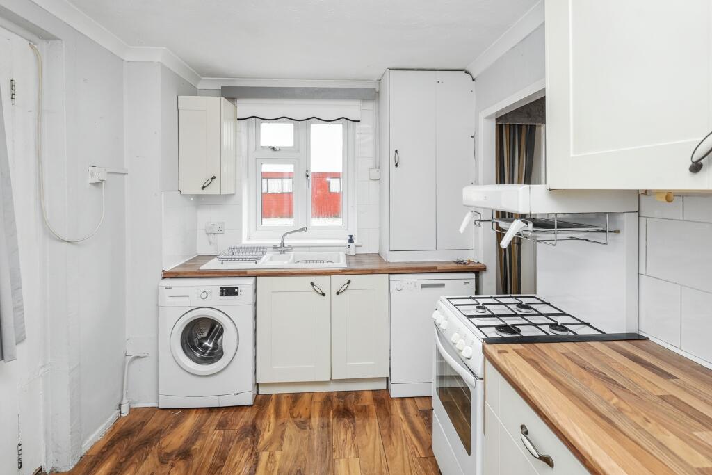 8 Colne Drive, Romford RM3 9JX