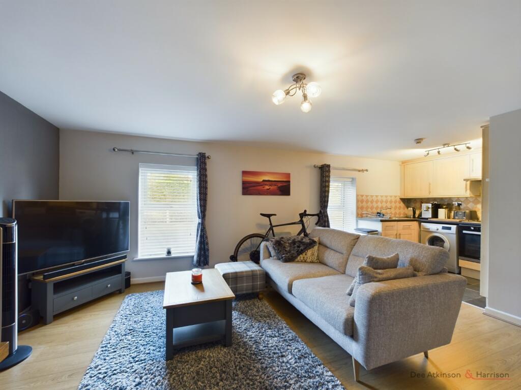 Lounge/Kitchen