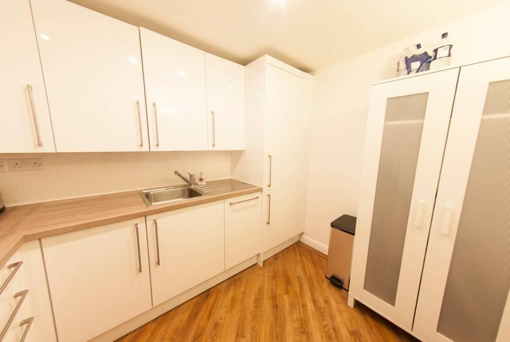 Kitchen    .jpg