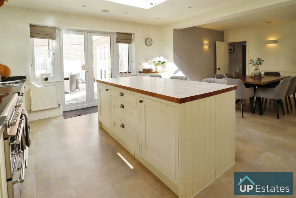 KITCHEN/ DINER
