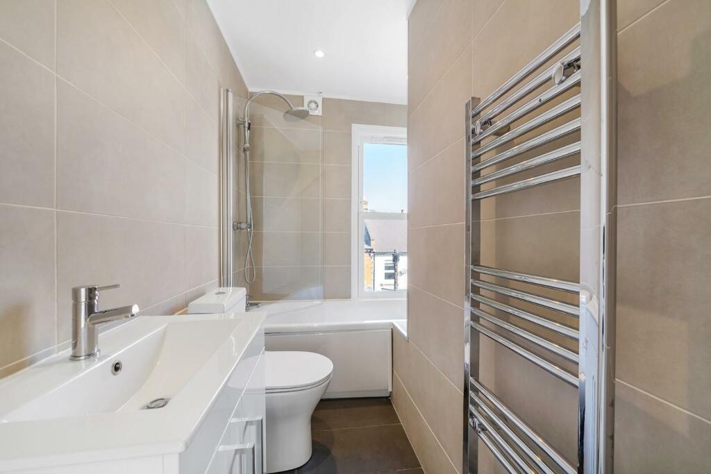 Bathroom 3.jpg