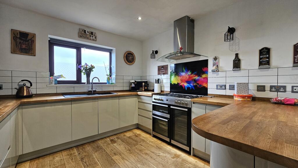 Kitchen / dining room