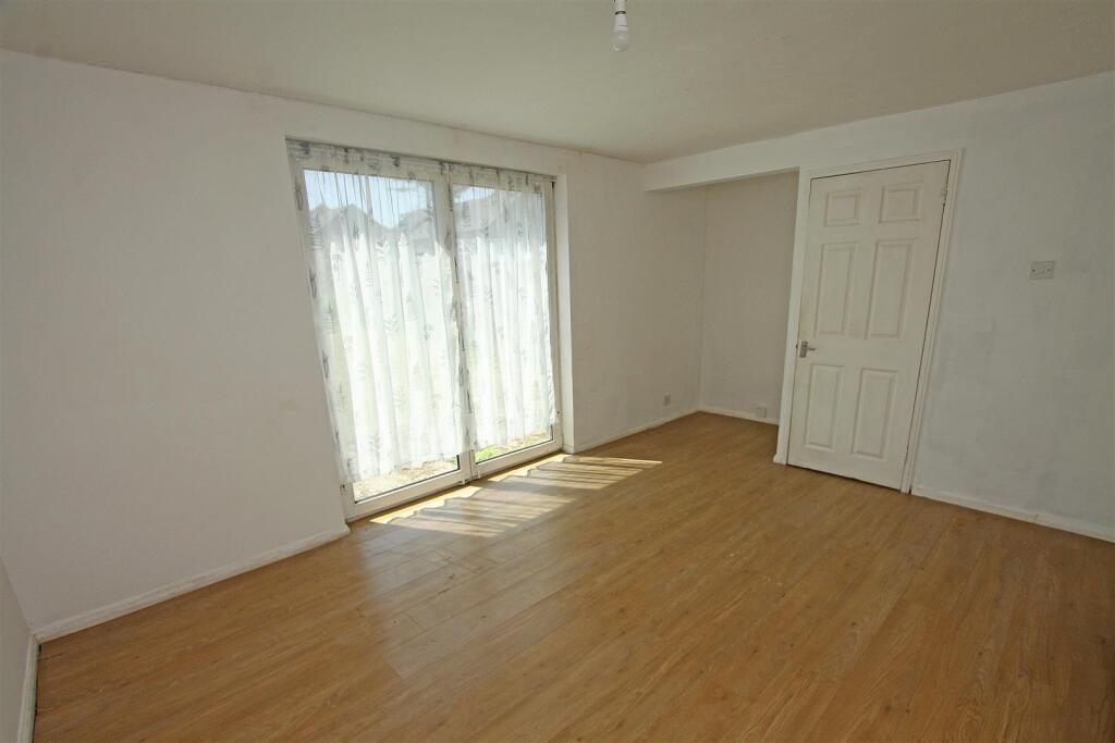 Living room a.jpg