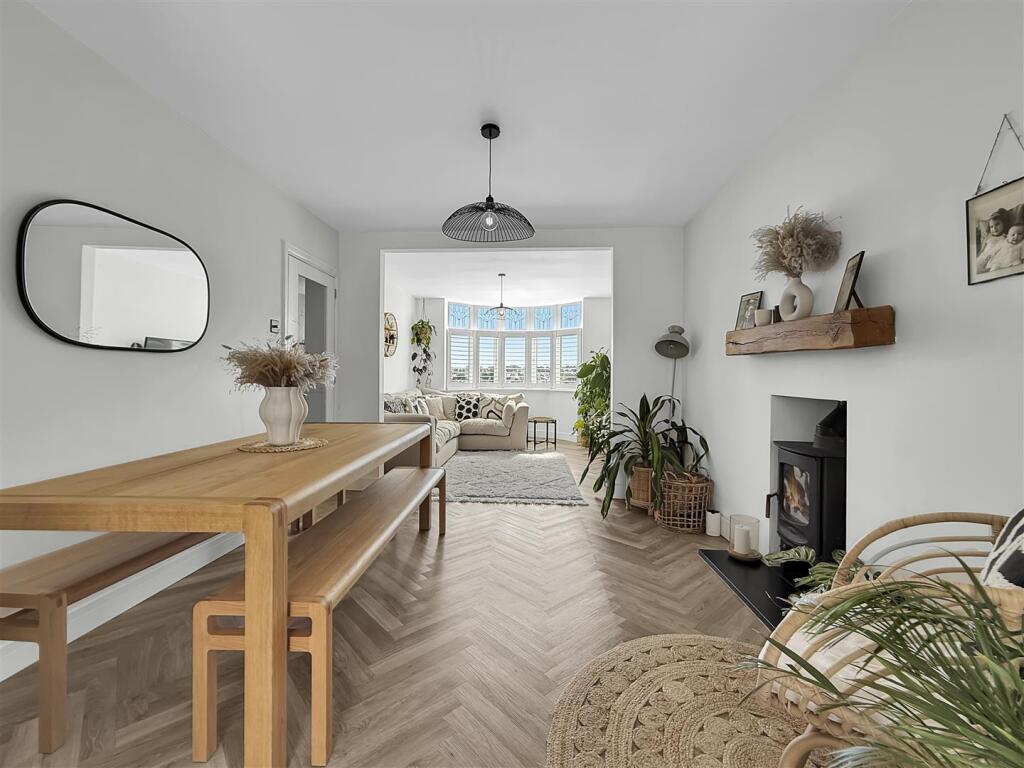 Dining Room Towards Lounge.JPG