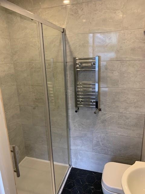 attic ensuite.jpg