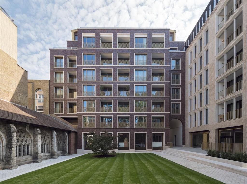 Barts Square outside