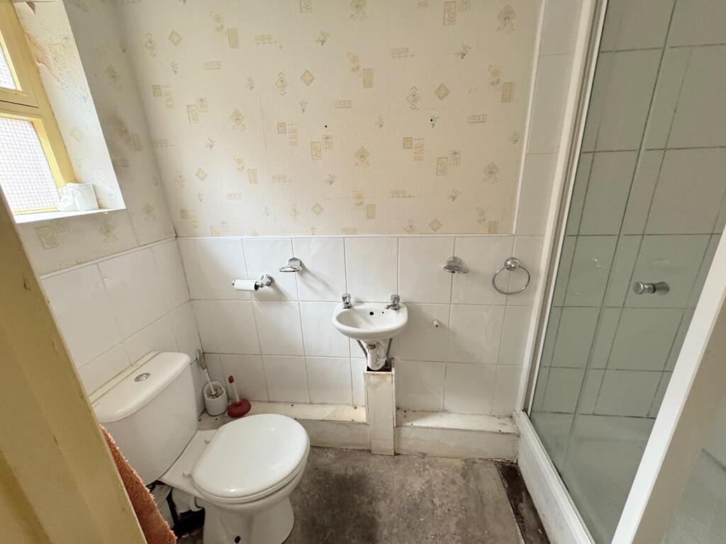 SHOWER ROOM
