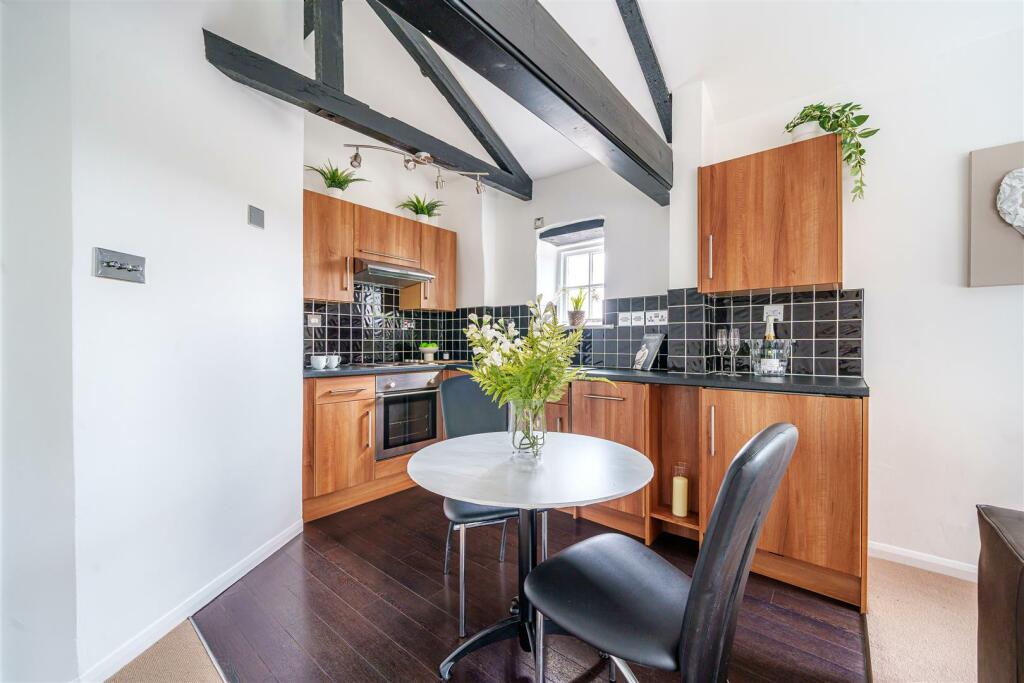 16 Gilbert Scott Court, Towcester (6).jpg