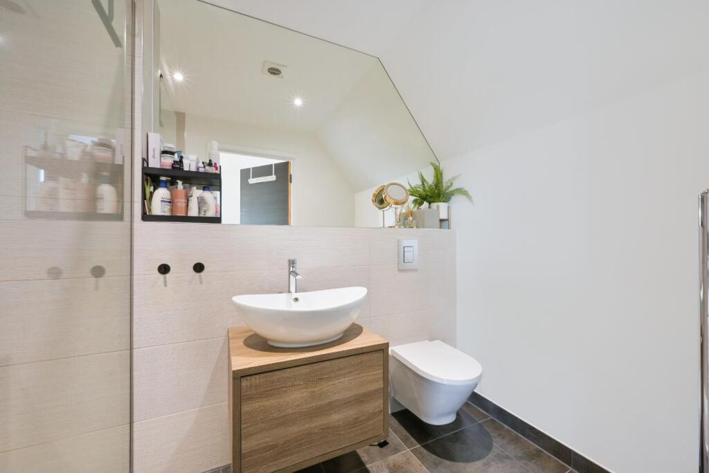 POPPY COURT, FLAT (8).jpg