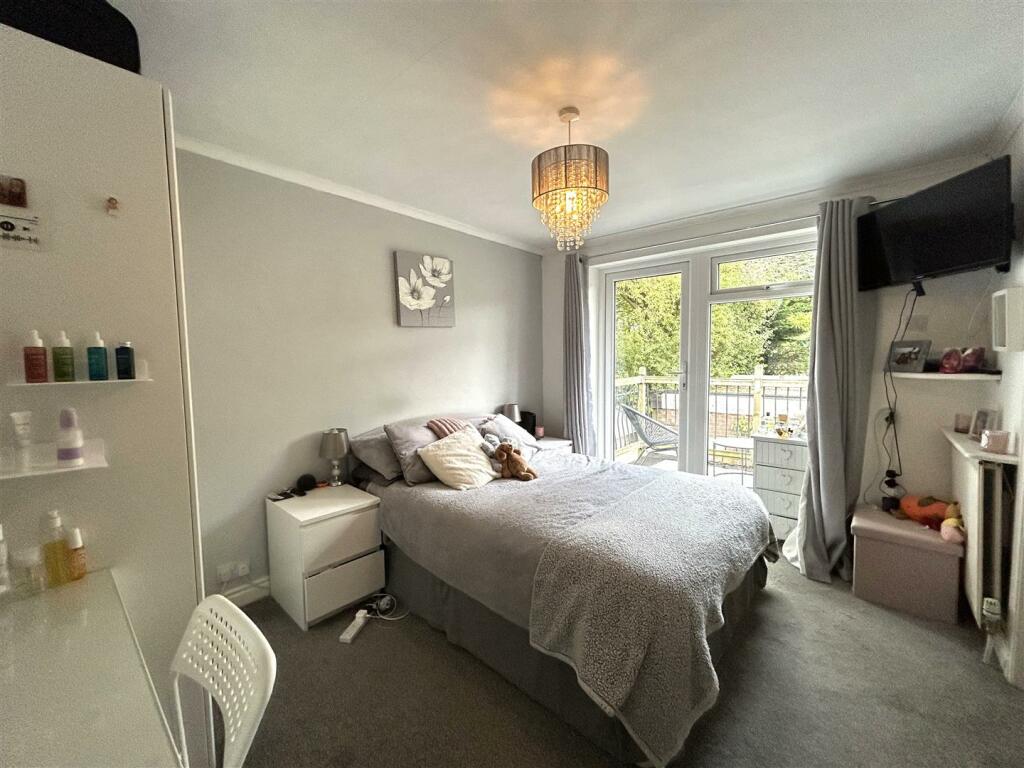 bedroom 2.JPG