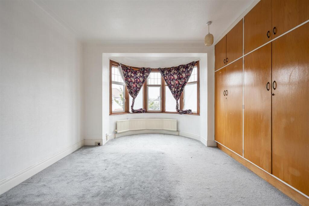 Wordsworth Avenue, E18