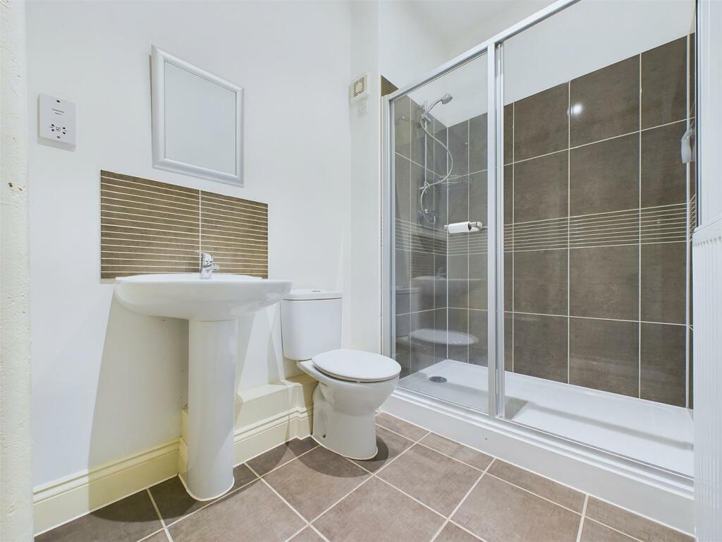 Jack-and-Jill Shower Room