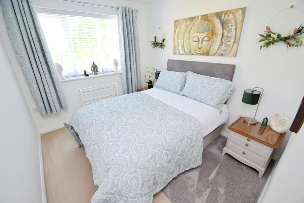 447ac7fc-Bedroom ...