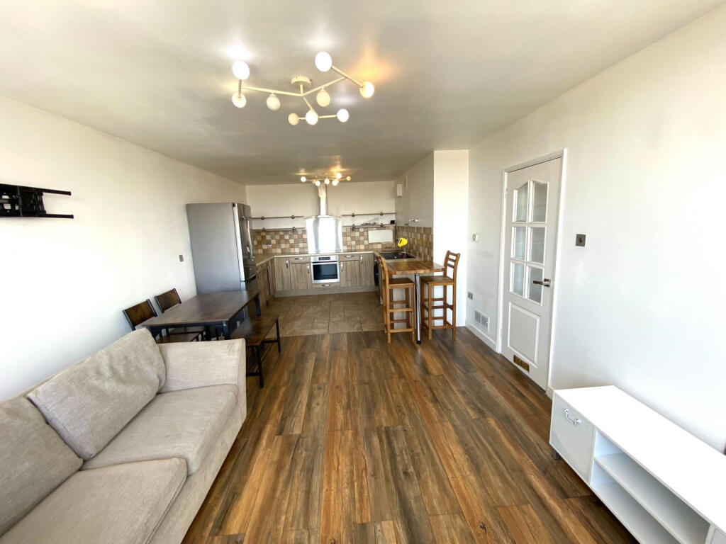 Lounge/Kitchen 2