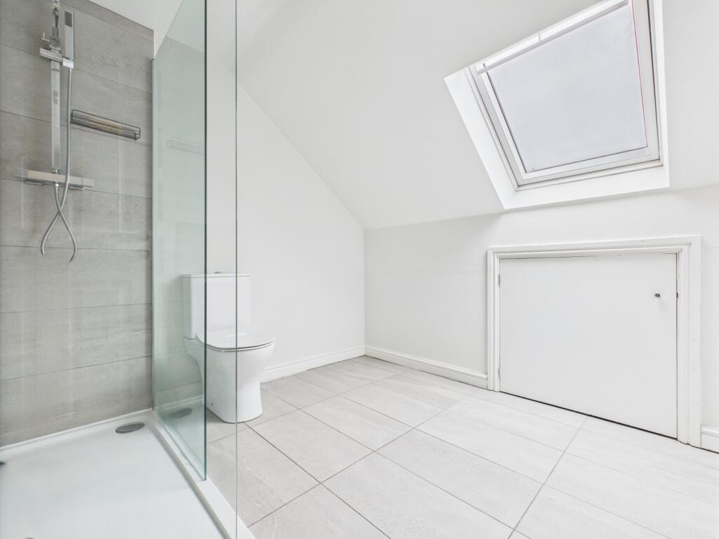 CAM03729G0-PR0095-STILL012