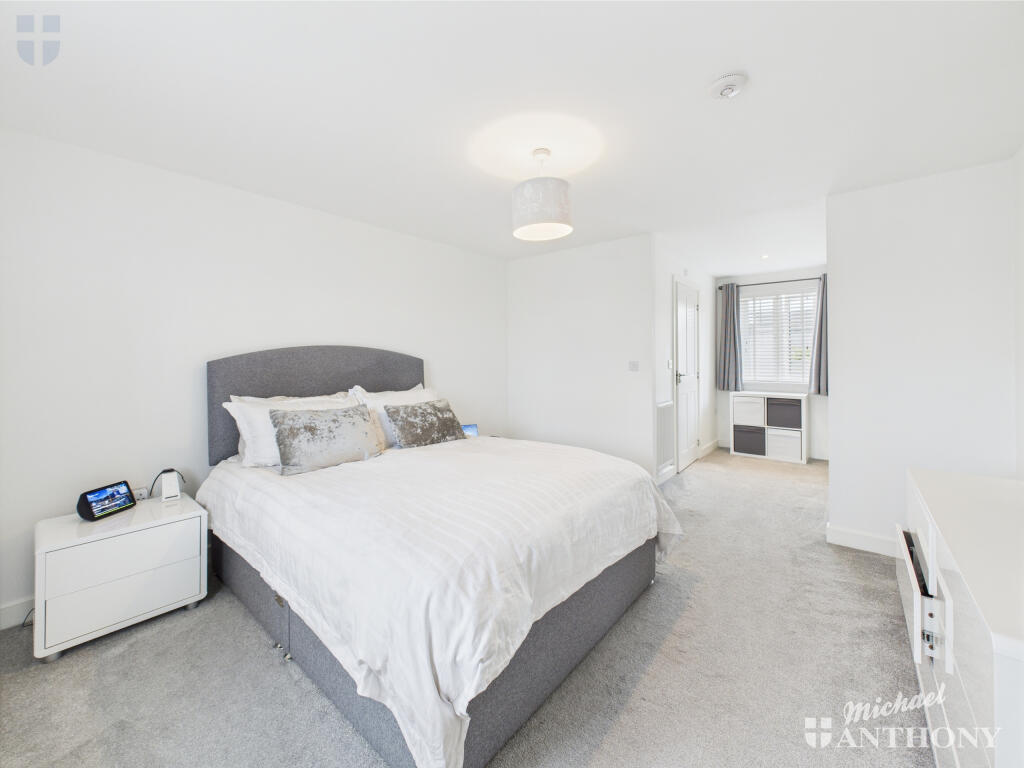 CAM03852G0-PR0297-STILL006