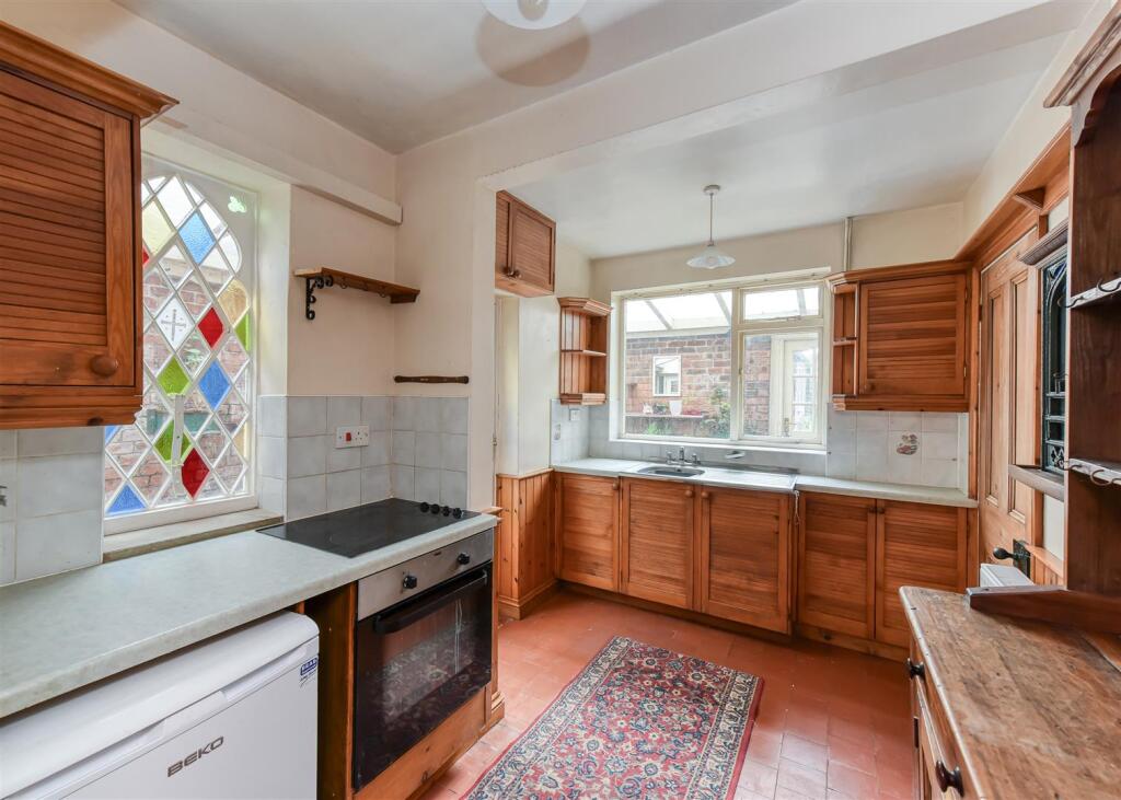 10 High Street-kitchen1.jpg