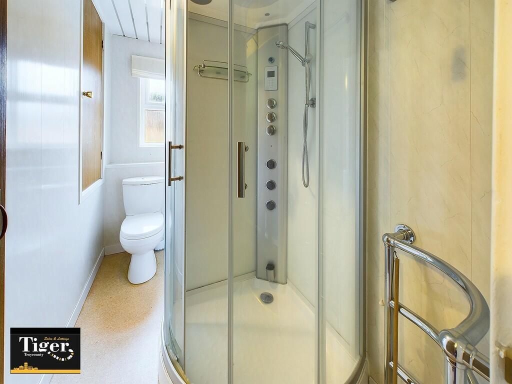 CAM02176G0-PR0405...