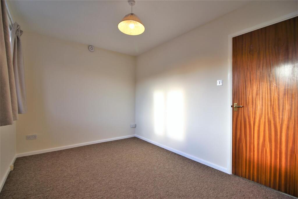 Master Bedroom (1).JPG