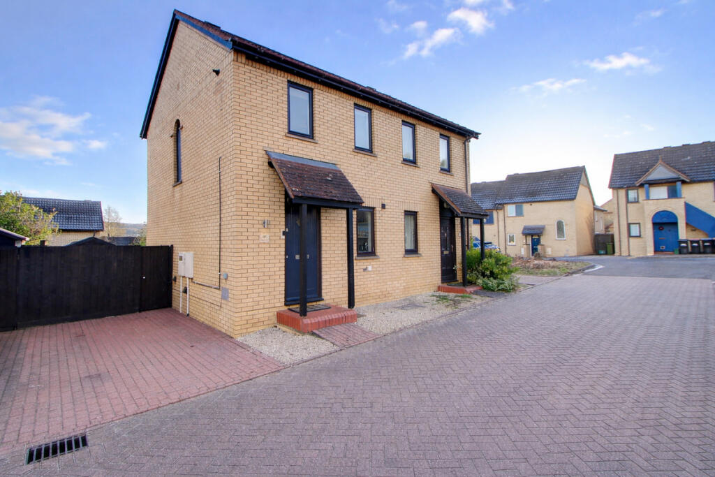 Rockspray Grove, Walnut Tree, MK7