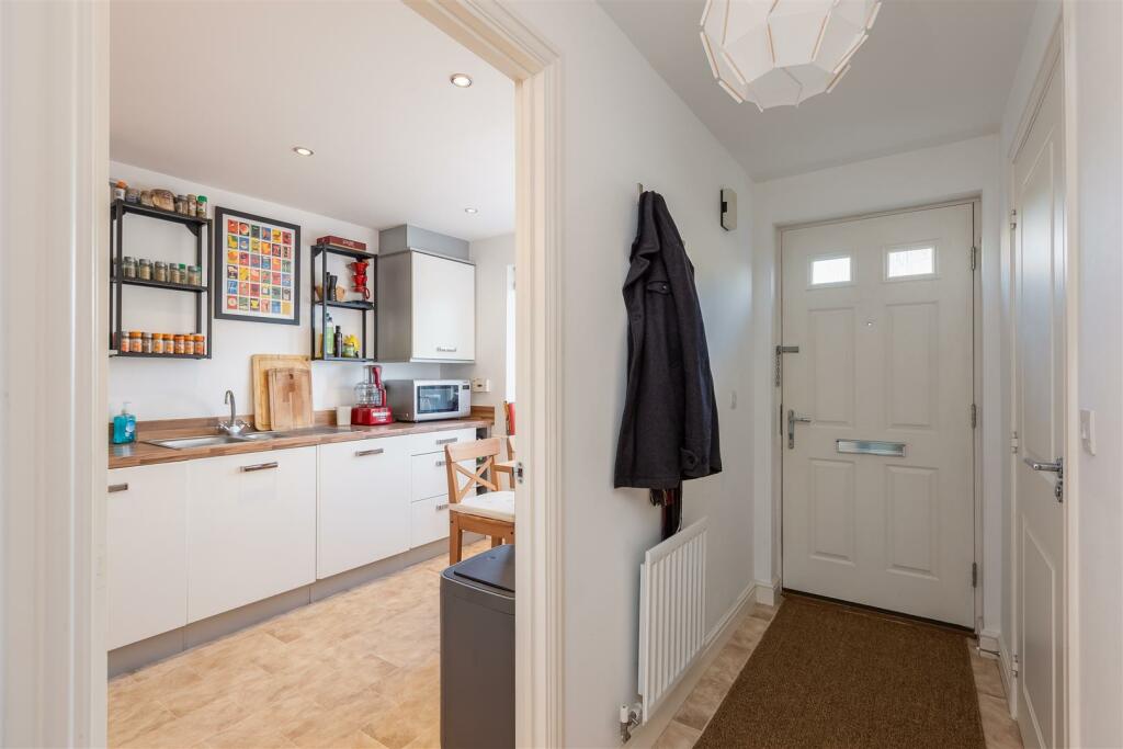 Fletton_Road_83_Hallway-1[1].jpg