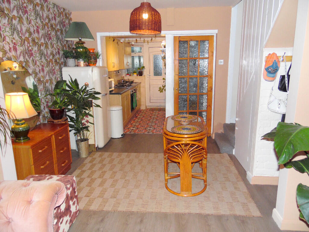LOUNGE/DINER