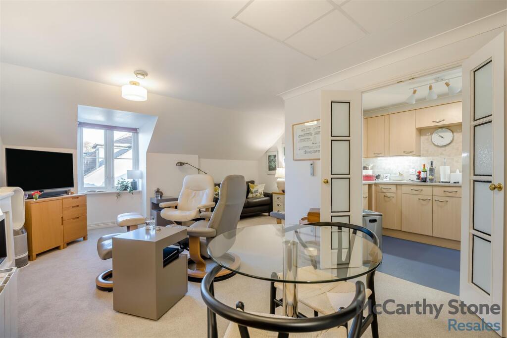 8671806-interior11.jpg
