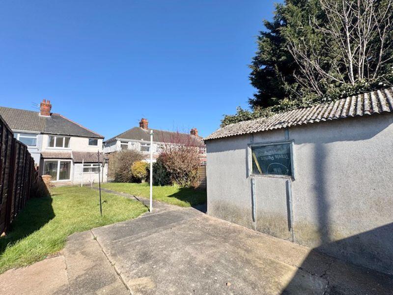 Top patio to rear garden