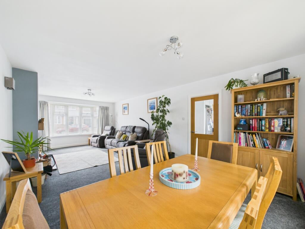 CAM02195G0-PR0095-STILL003