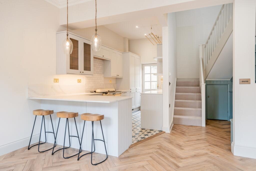 12 Phoenix Court ...