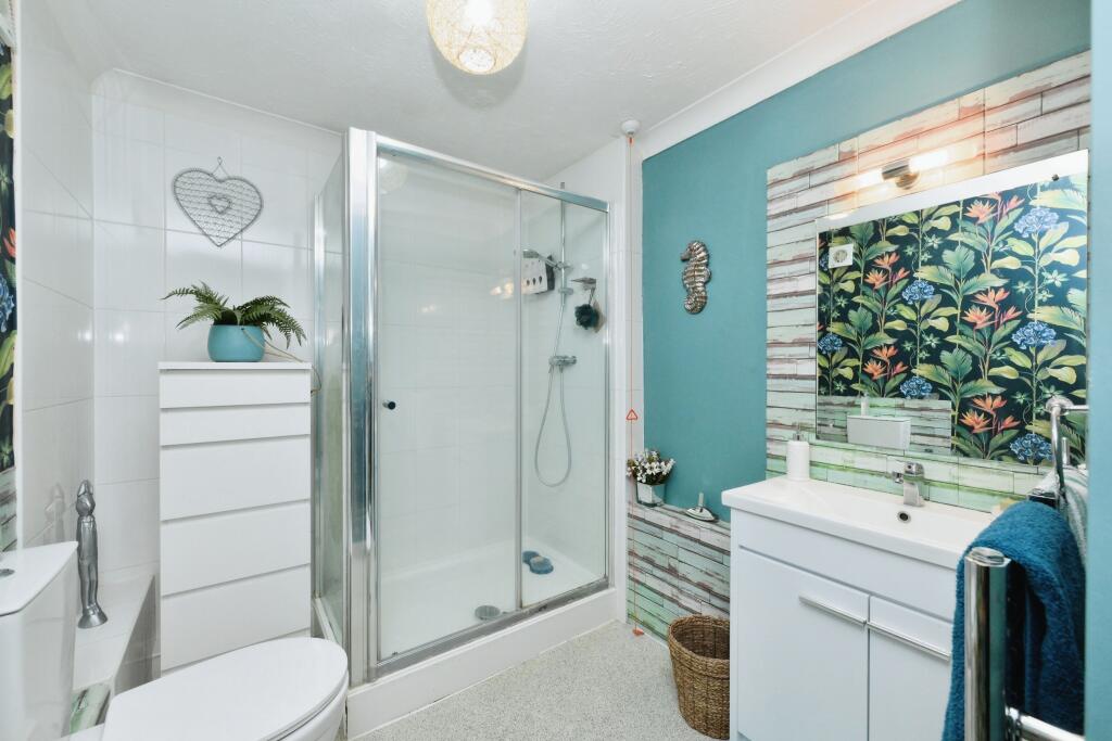 SHOWER ROOM