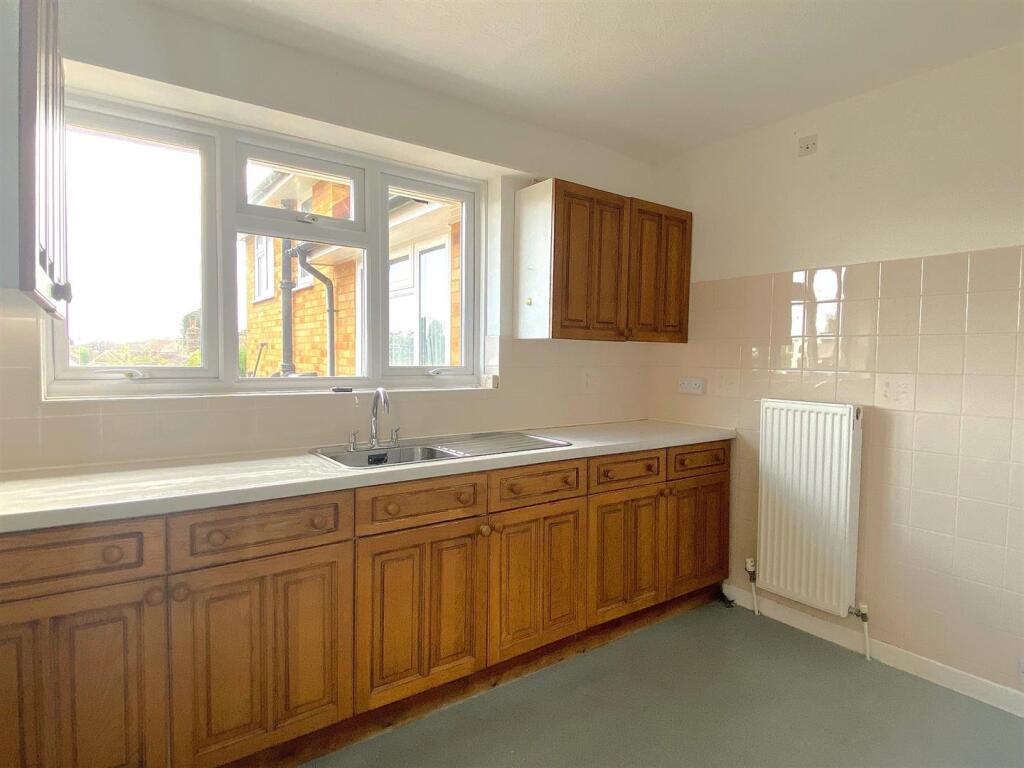 6 Blackfields Ave - Kitchen1.jpg