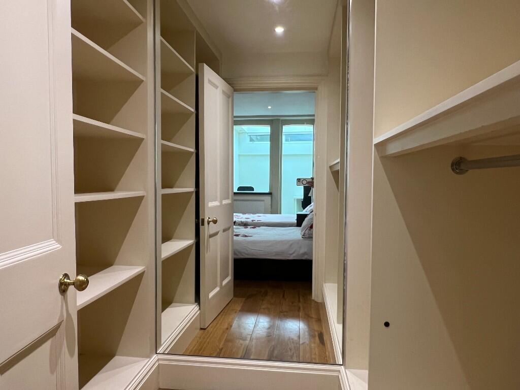 Walk-In closet 1