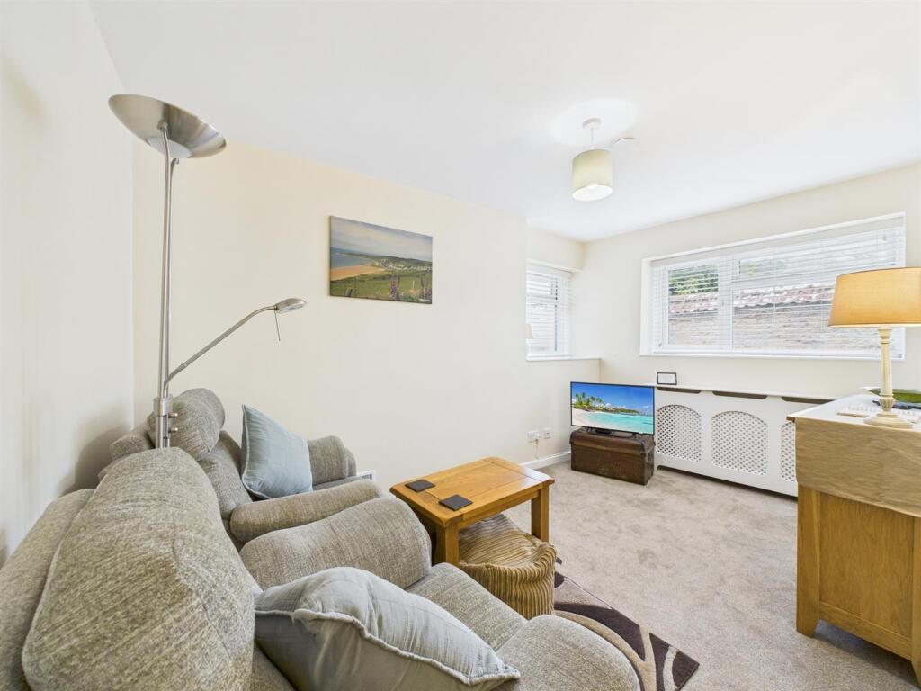 Enginefield Living room