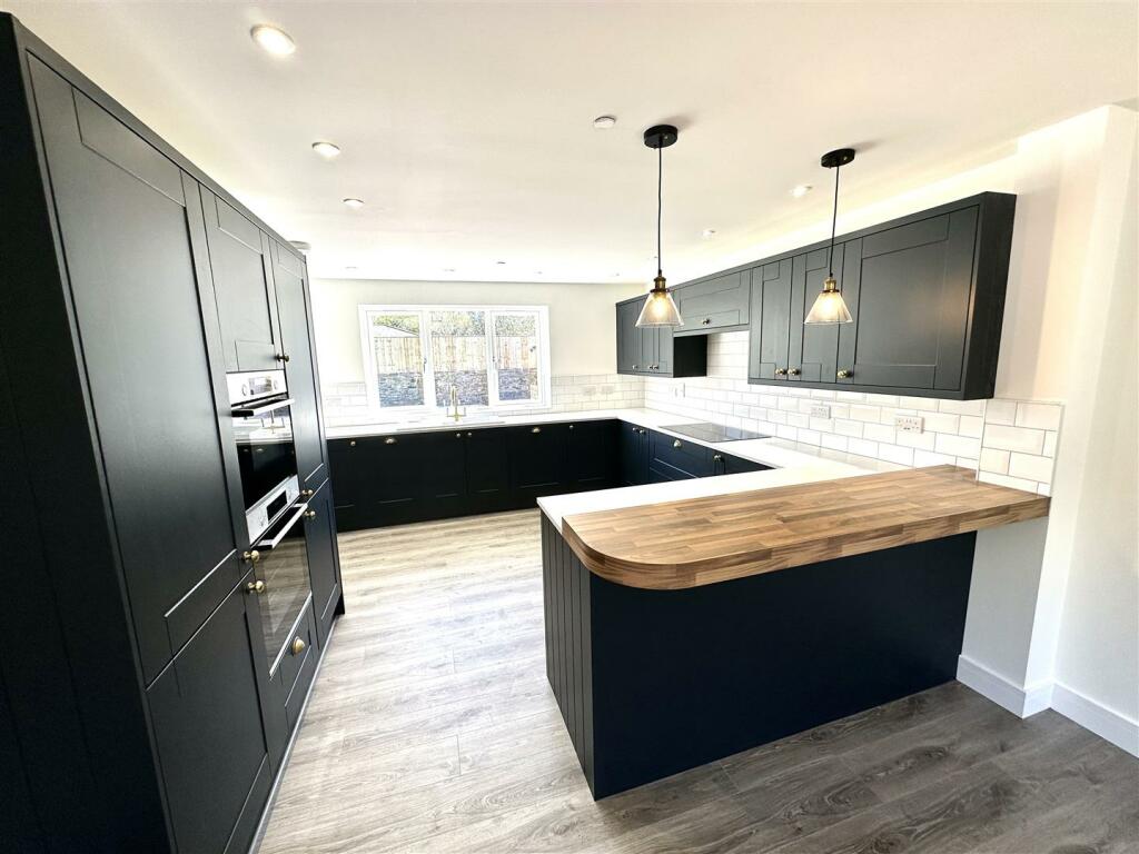 KITCHEN/DINING/FAMILY ROOM